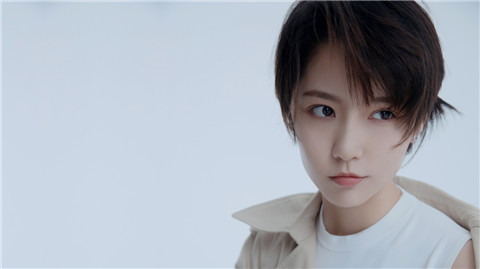 她真的长得一般,跟你说自己丑